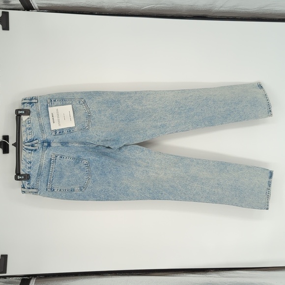 Good American Light Blue Straight Leg Jeans - Picture 2 of 9